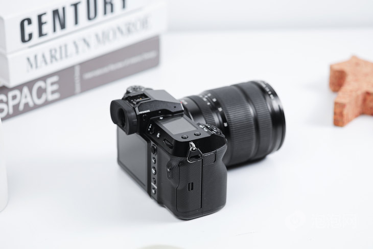 GFX系列最轻巧1亿像素中画幅 富士GFX100S II无反评测