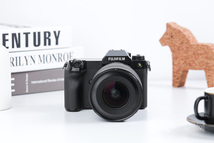 GFX系列最轻巧1亿像素中画幅 富士GFX100S II无反评测