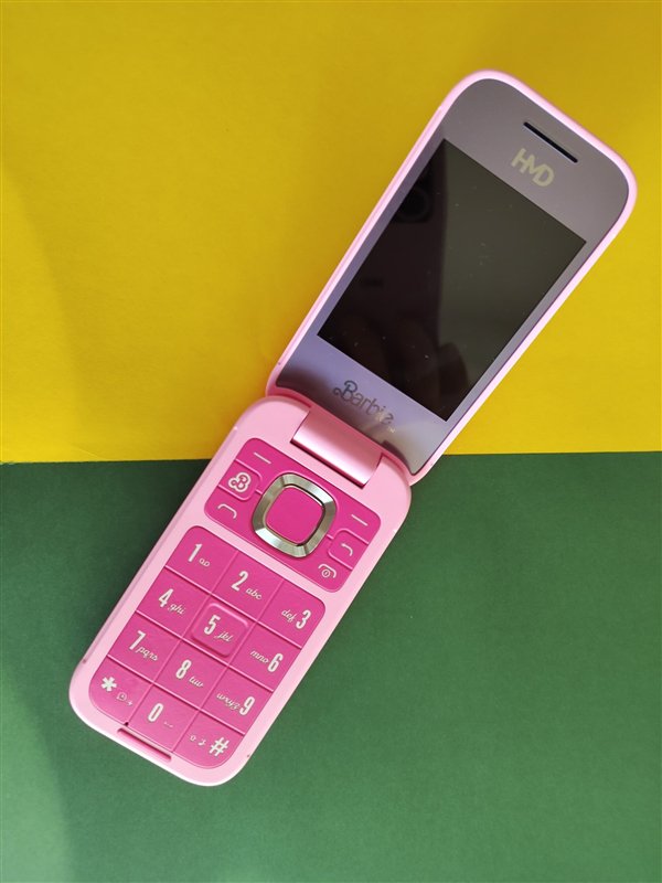 919元!HMD Barbie芭比联名翻盖机发布:粉色机身少女心爆棚