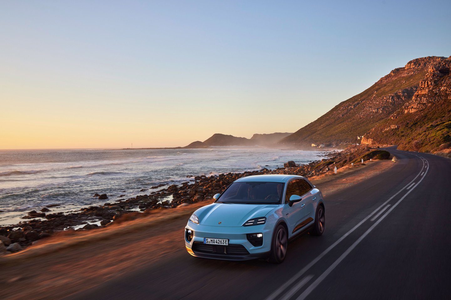 保时捷 Macan EV 长续航版上市:CLTC 续航 702 公里,售价 59.80 万元