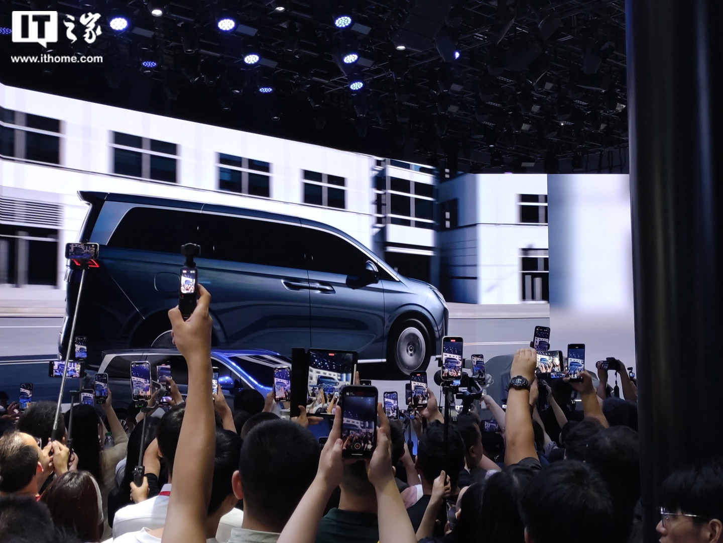 比亚迪王朝网首款 MPV“夏”发布：第五代 DM 混动技术，30 万级 / 年内上市