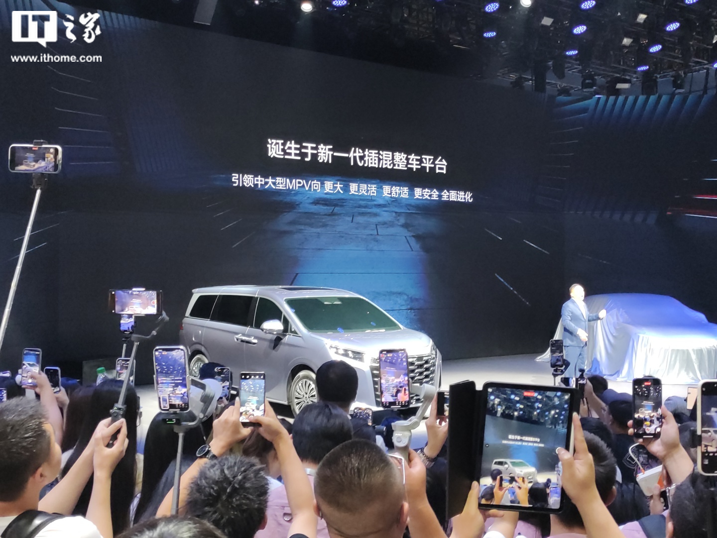 比亚迪王朝网首款 MPV“夏”发布：第五代 DM 混动技术，30 万级 / 年内上市