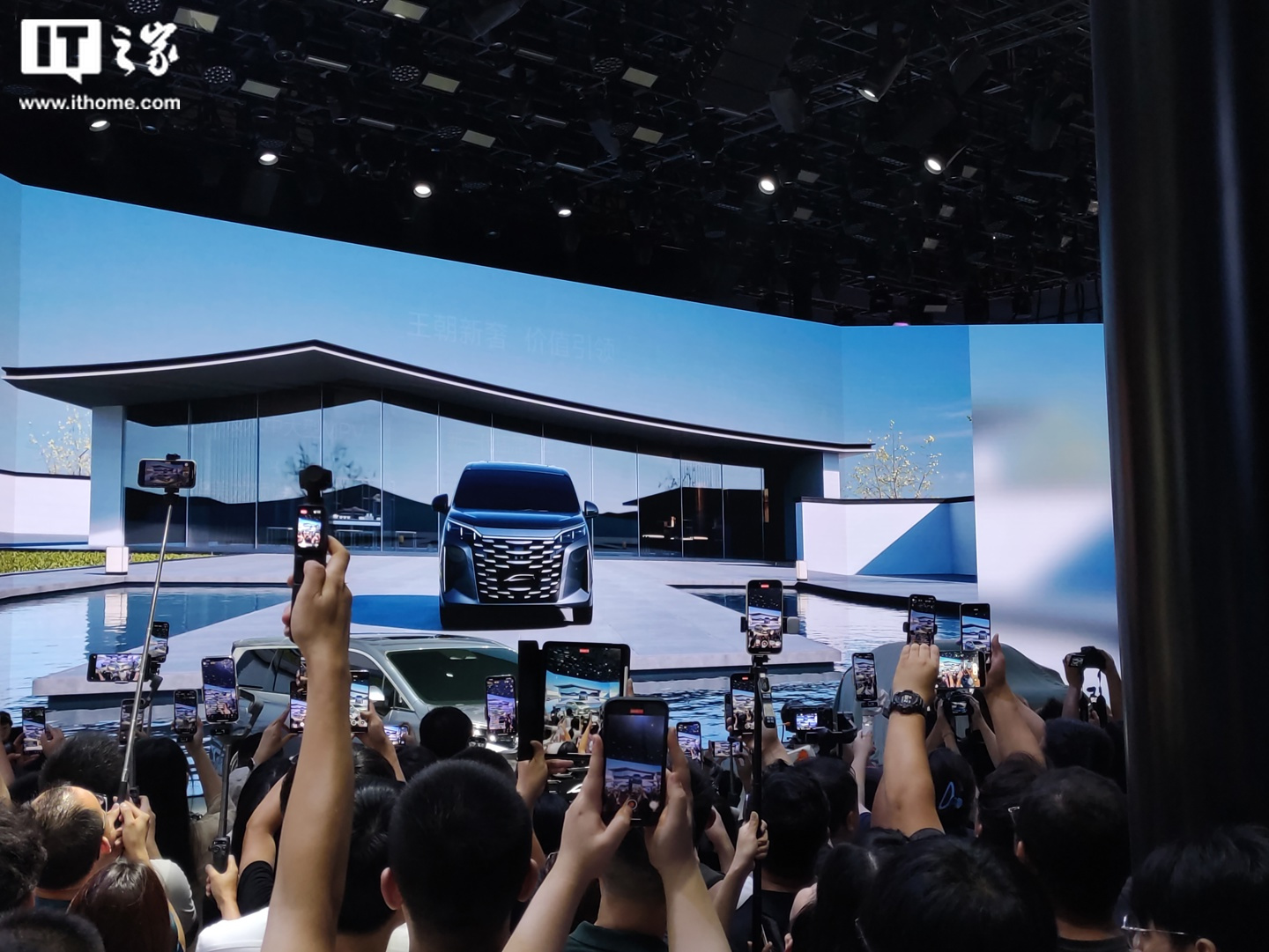 比亚迪王朝网首款 MPV“夏”发布：第五代 DM 混动技术，30 万级 / 年内上市