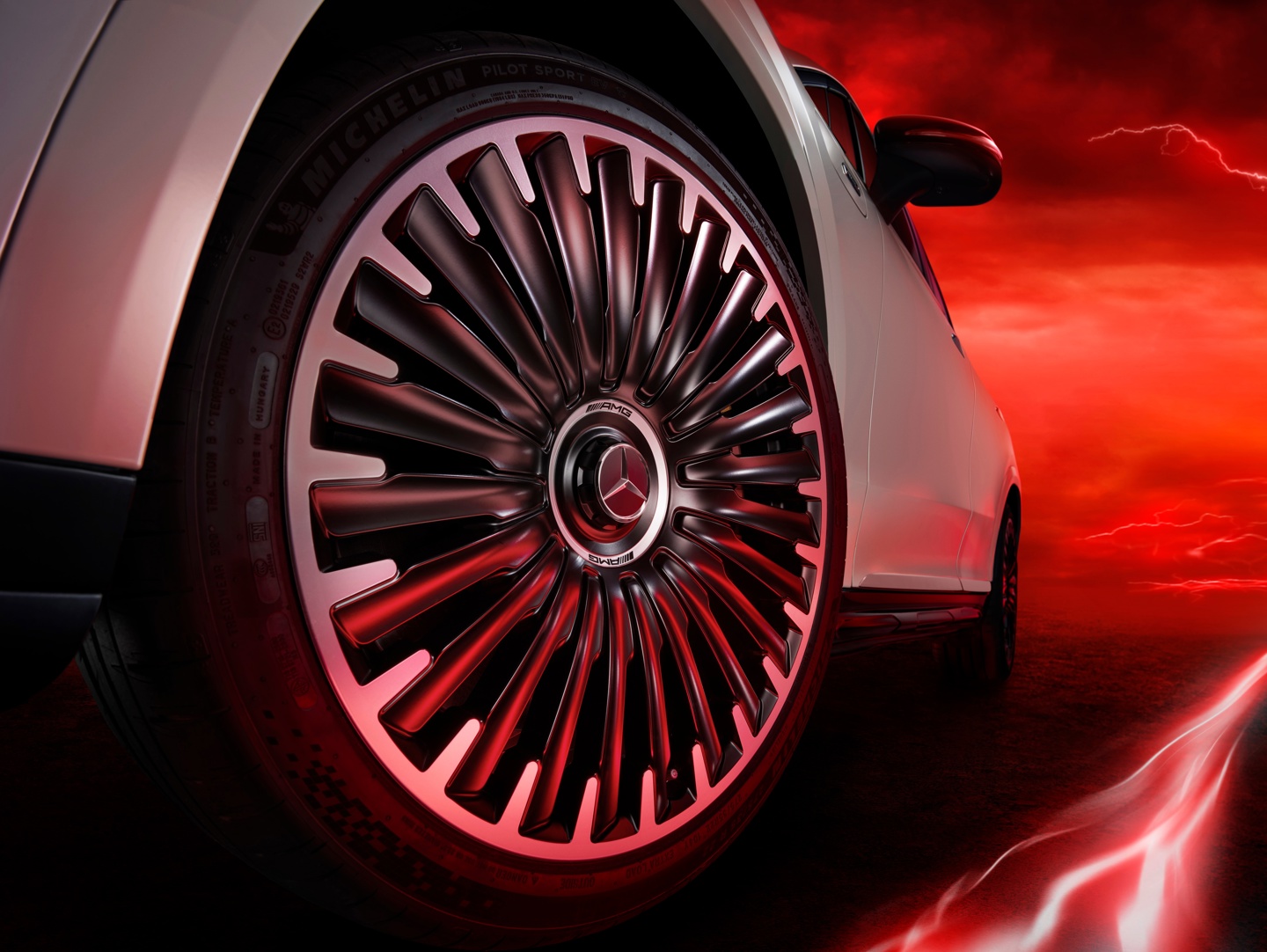 售价 86.34 万元，全新梅赛德斯-AMG EQE 53 4MATIC + 纯电 SUV 国内上市