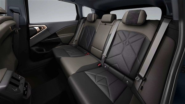 全新一代宝马X3长轴距版亮相:轴距加长110毫米 后排空间大增