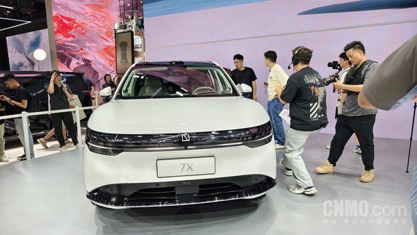 极氪7X成都车展发布!纯电大五座SUV 23.99万元起售