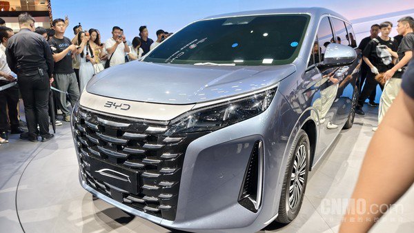 比亚迪王朝首款MPV“夏”亮相 年内上市 定价30万级别
