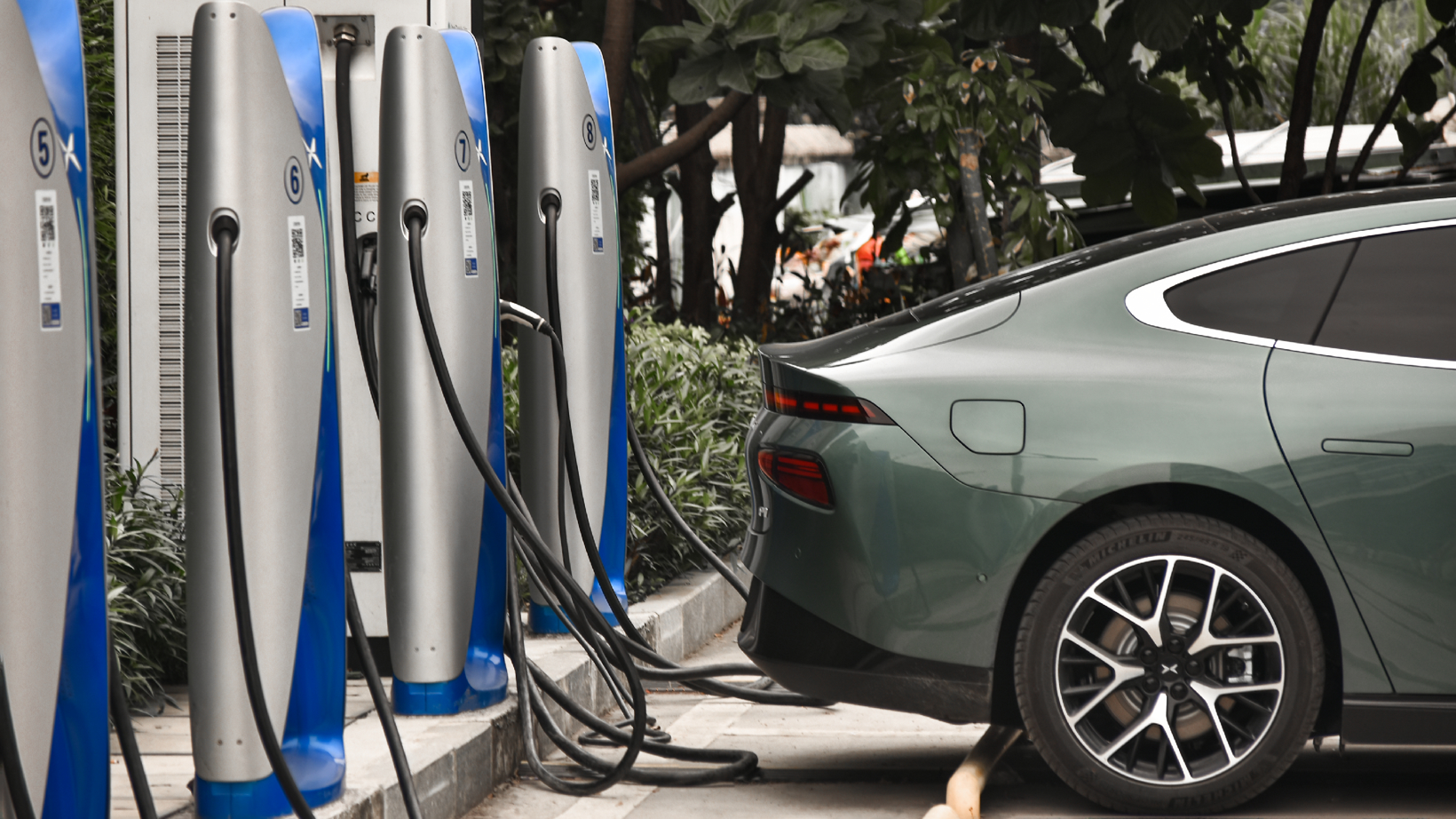 超充很热,该如何接住这“泼天富贵”?