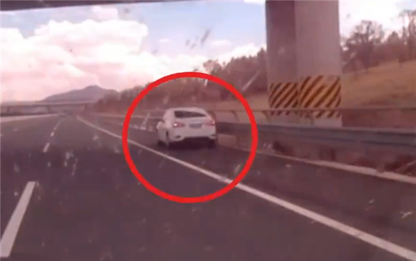 高速上停车睡觉被罚 司机不服:我开累了停一下有什么关系!