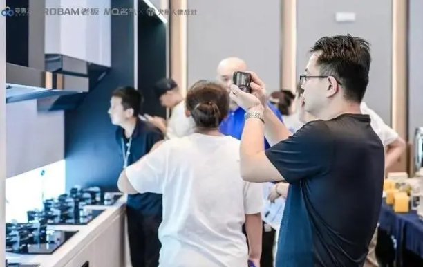 家电半年报收尾:集成灶负重前行,极米科技、小熊电器光环不再