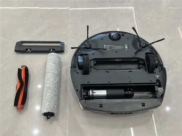 滚筒拖布扫地机器人:重复“造轮子”,仍有很大进步空间