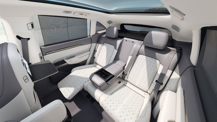 成都车展重磅新车！23.99 万元的极氪 7X，要为极氪扛起大旗