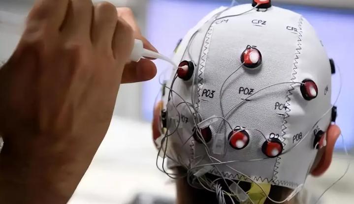 脑机接口技术突破助力失语者重新“说话”,微美全息(WIMI.US)脑机融合科技跃进加速产业链拓展