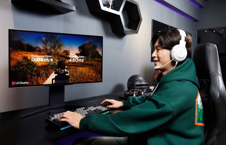 相应时间低至0.02ms LG量产27英寸480Hz QHD OLED面板