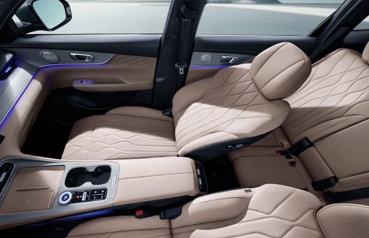 全新奇瑞瑞虎 8 PLUS SUV 预售:灵活 5+2 座配置,11.99 万元起