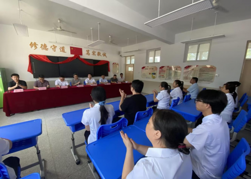 “智”汇成爱!安道教育向‘郭守敬故里’邢台市郭村小学捐赠智慧黑板