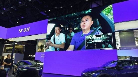 极越CEO夏一平智驾挑战重庆“复杂路段”:没有大模型的座舱都是老头乐