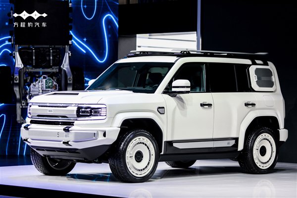 2024成都国际车展开幕!比亚迪方程豹豹5多款改装车首发亮相