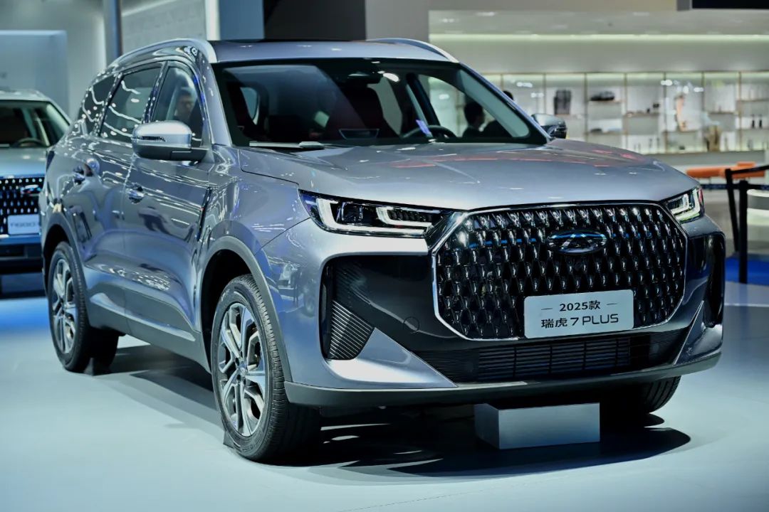 2025 款奇瑞瑞虎 7 PLUS 亮相成都车展,10 万级 SUV 首搭 8AT 变速箱