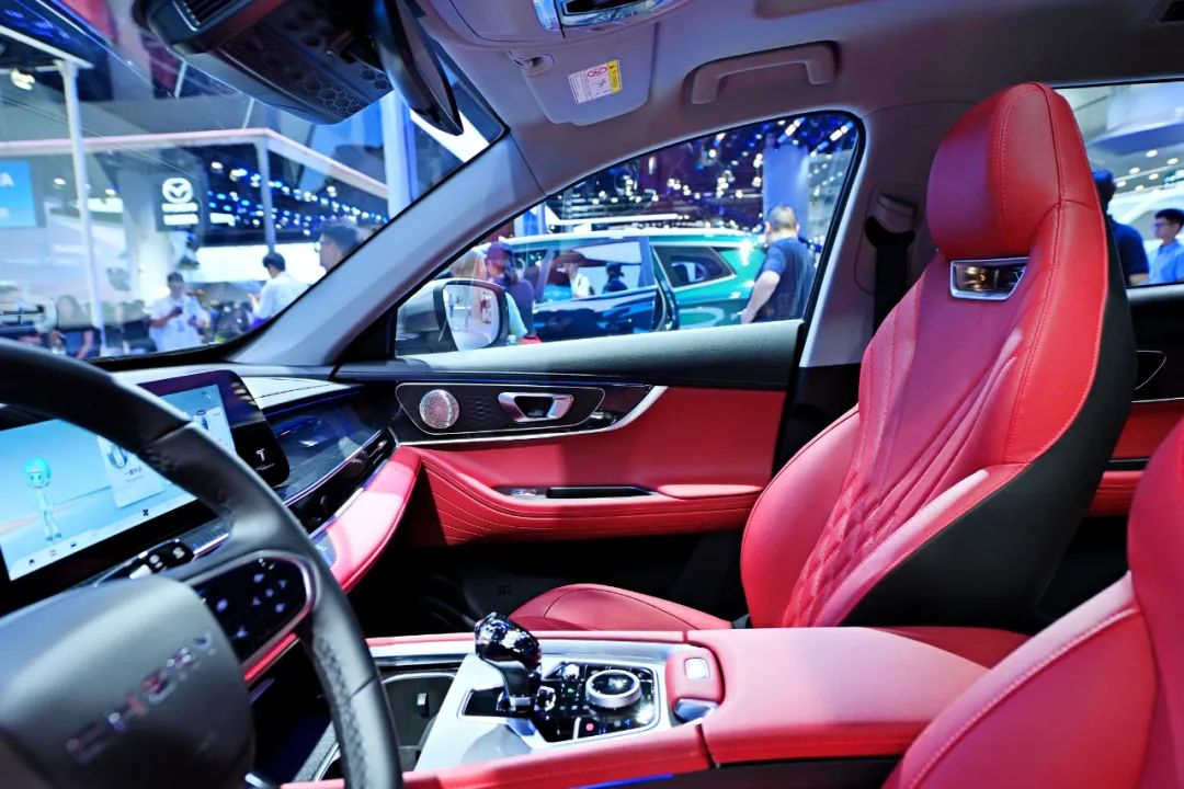 2025 款奇瑞瑞虎 7 PLUS 亮相成都车展,10 万级 SUV 首搭 8AT 变速箱