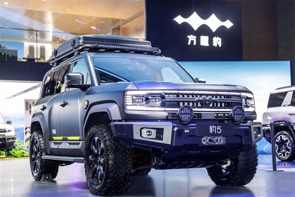 2024成都国际车展开幕!比亚迪方程豹豹5多款改装车首发亮相