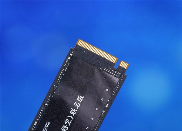 《黑神话:悟空》联名版!长江存储TiPlus7100 2TB SSD图赏