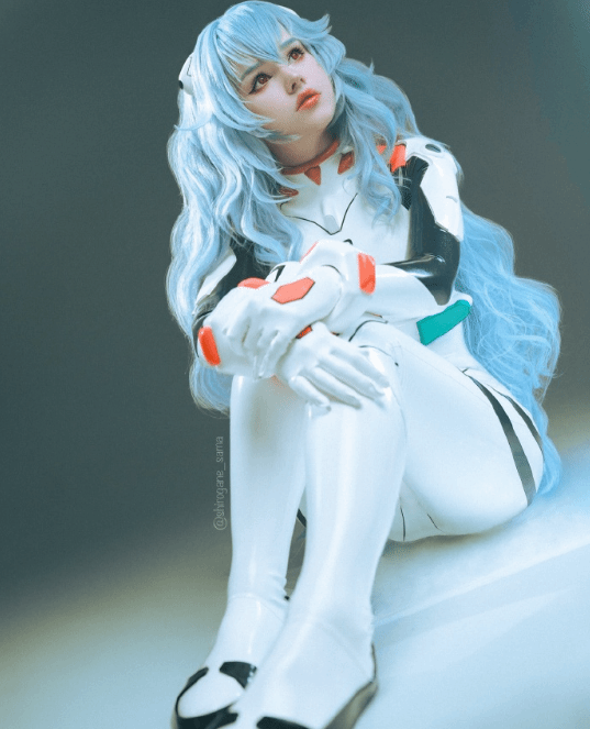 俄妹COS《EVA》绫波丽:紧身胶衣凸显曼妙曲线