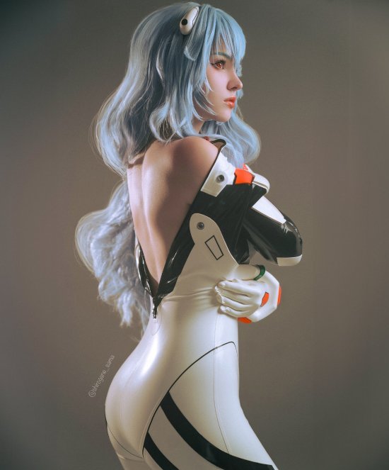 俄妹COS《EVA》绫波丽:紧身胶衣凸显曼妙曲线