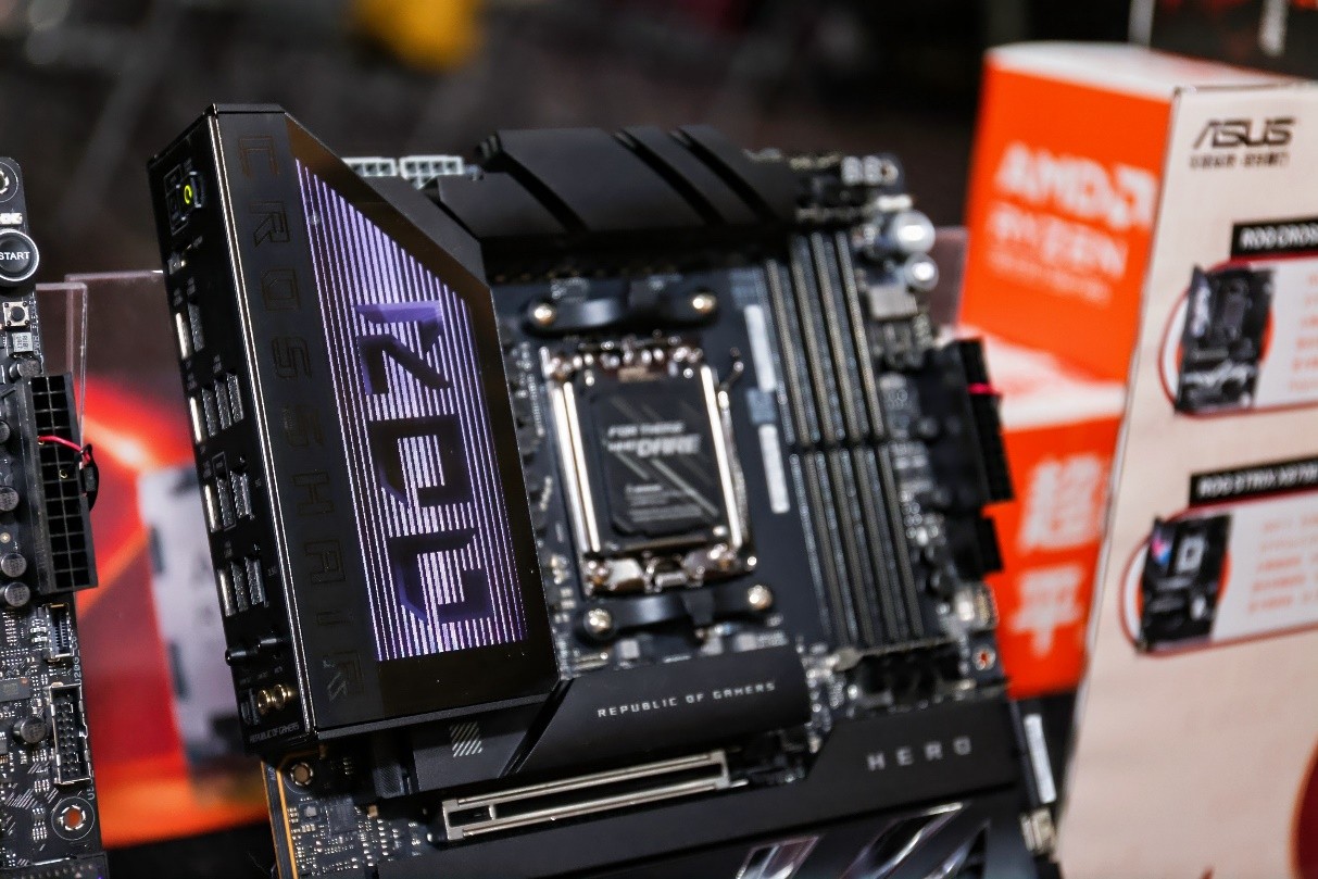 AMD&华硕头号玩家“A”计划 华硕X870E主板首秀