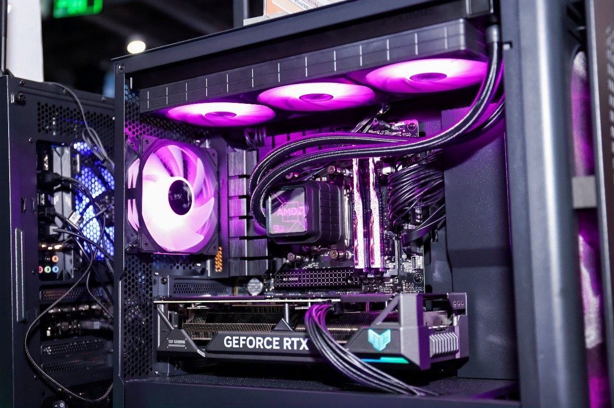 AMD&华硕头号玩家“A”计划 华硕X870E主板首秀