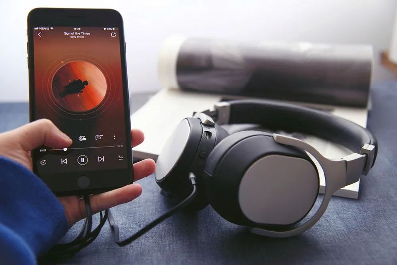 音乐流媒体涨价潮:Spotify被迫「打脸」,唱片公司埋头吃肉?