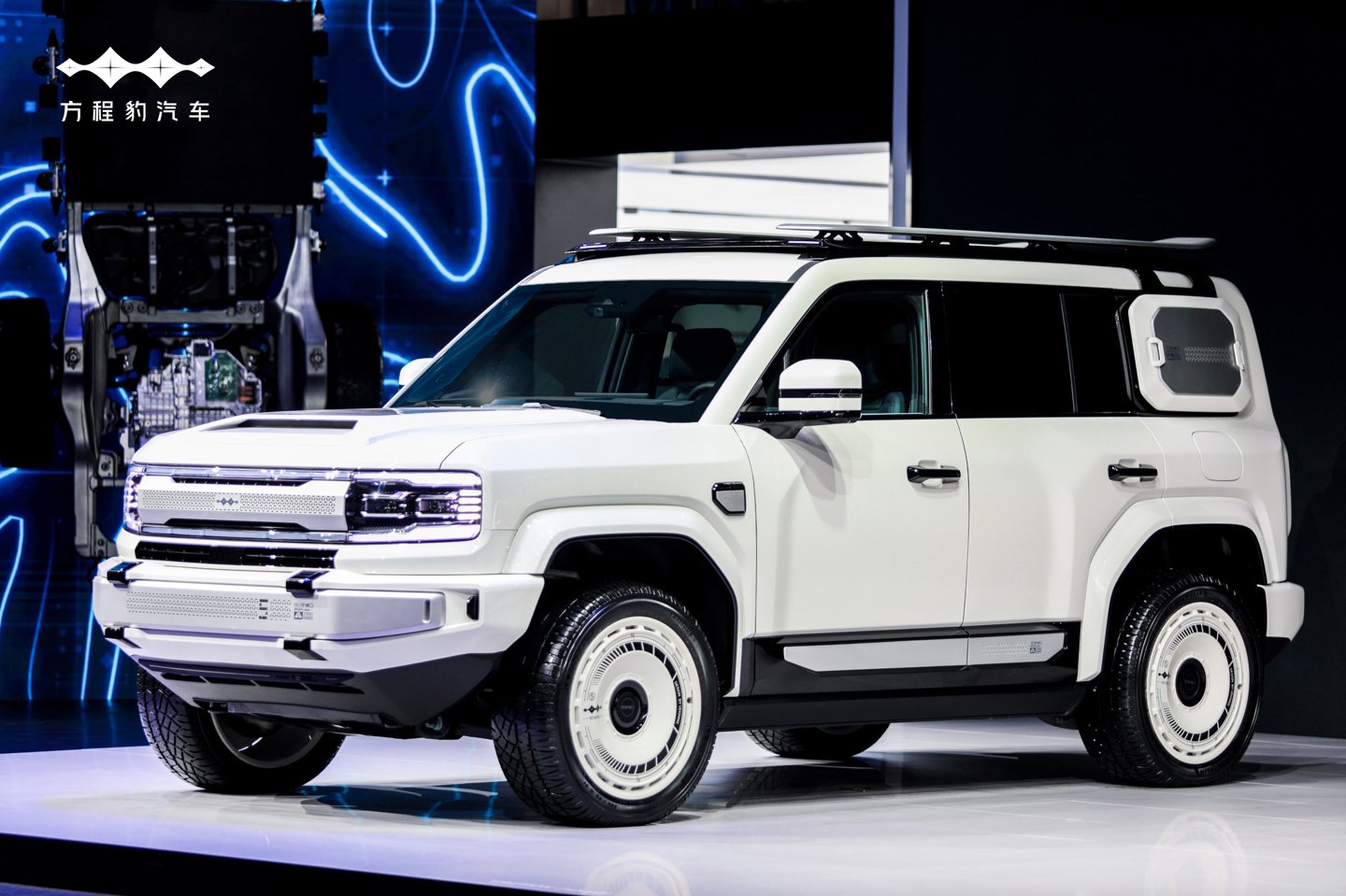 比亚迪方程豹豹 5 多款改装车型首发亮相，城市 / 露营 / 穿越主题