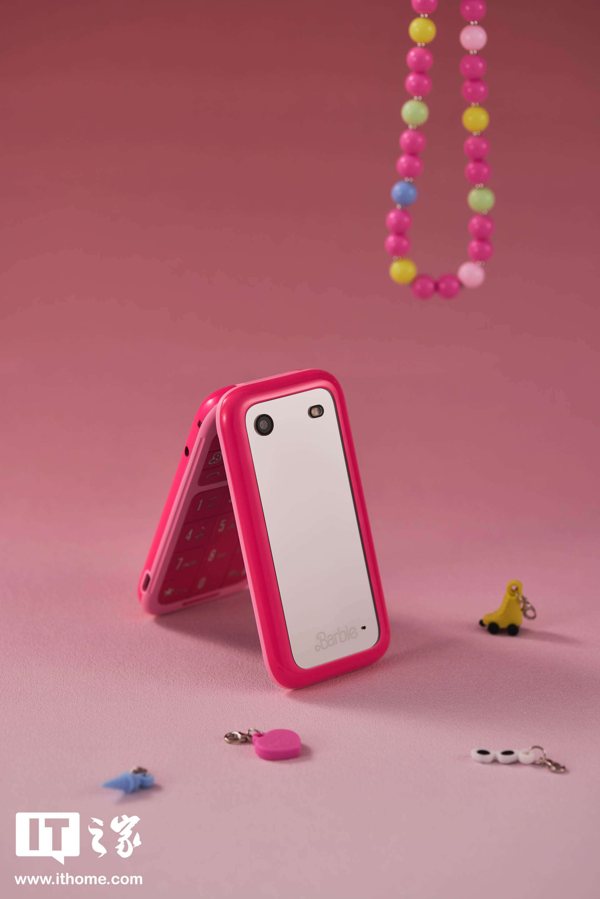 【IT之家开箱】梦回千禧:HMD Barbie 芭比联名手机国行图赏
