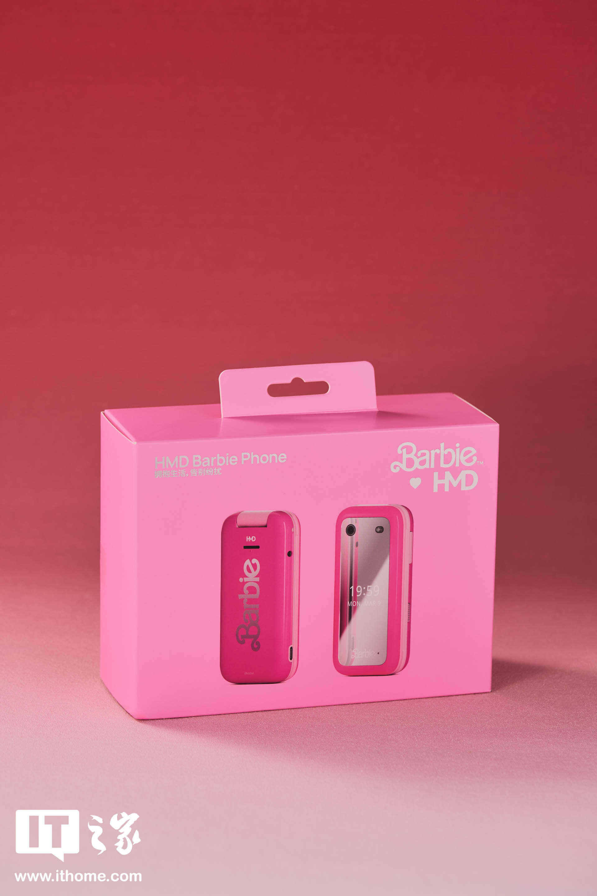 【IT之家开箱】梦回千禧:HMD Barbie 芭比联名手机国行图赏