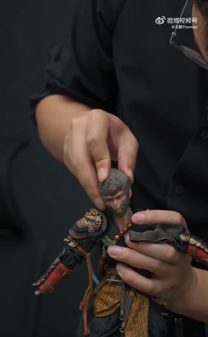 王腾开箱雷军送的《黑神话:悟空》实体版:今年收到最开心礼物