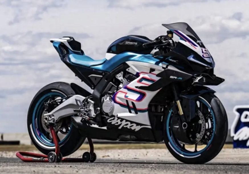 春风 675SR-R 三缸仿赛摩托海外上市:峰值功率 70kW、674ml 水冷发动机,7999 美元