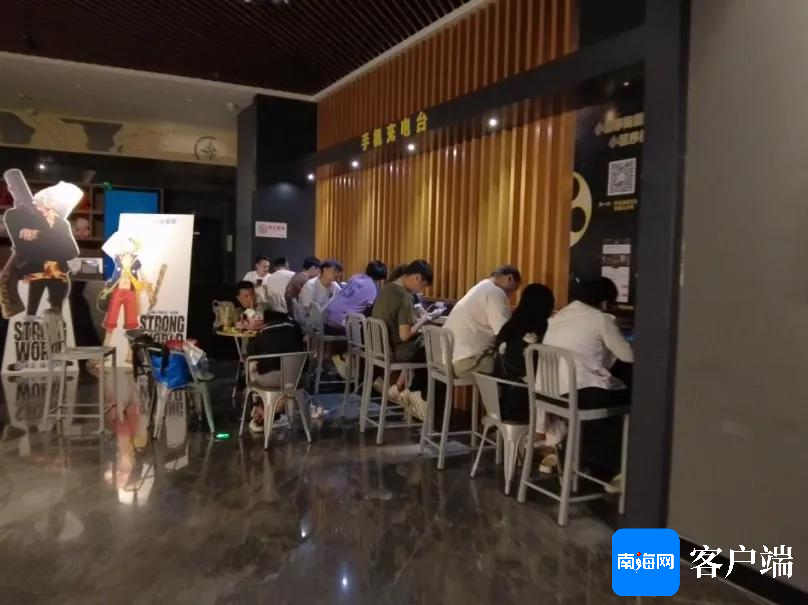 海口日月广场东区万达影城充电补给点。海口日月广场供图