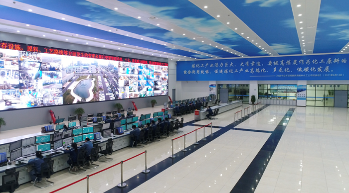 图为安徽昊源化工集团中控室。