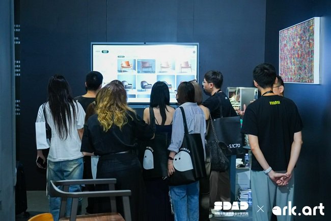 暗壳AI亮相中国家博会CIFF,发布AIGC营销与导购工具 暗壳AI亮相中国家博会CIFF,发布AIGC营销与导购工具