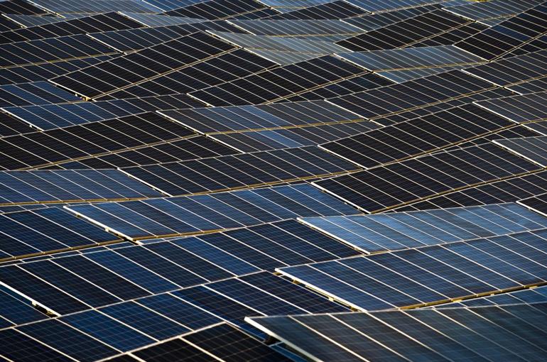 太阳能跟踪系统实现角度实时调节