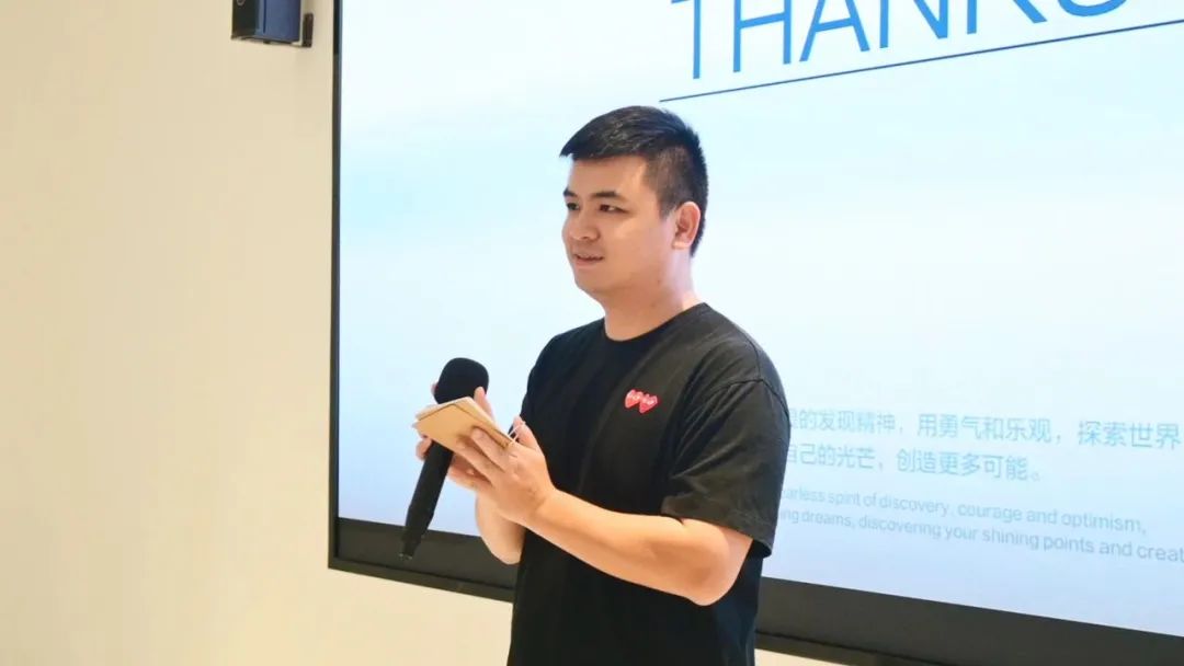 ▍侯亚孟 图片截自“珀莱雅招聘”公众号