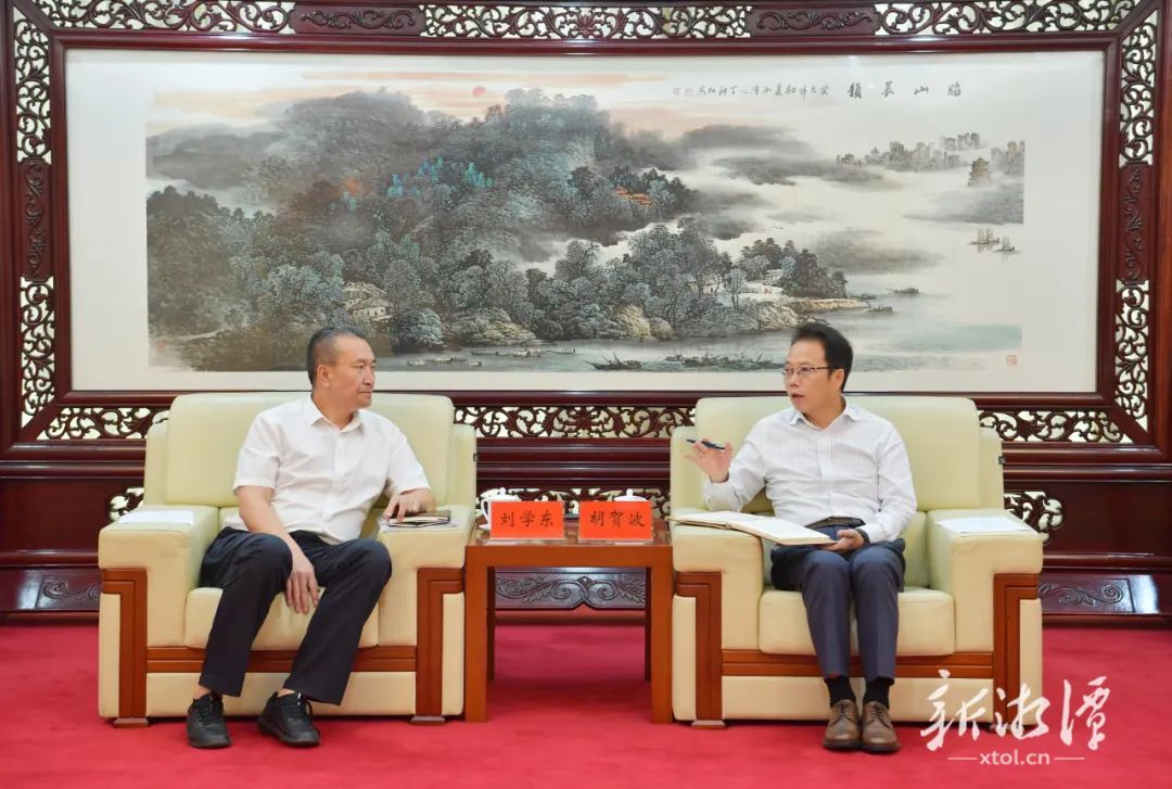 胡贺波会见刘学东一行。(全媒体记者 方阳 摄)
