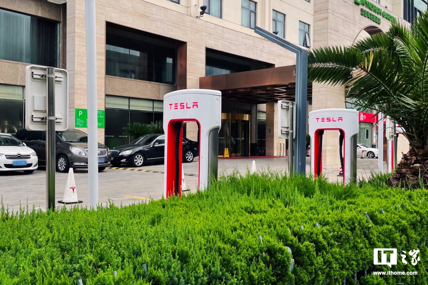 消息称特斯拉汽车超级充电网络扩张速度放缓,5-8 月新开放超充接口数量较去年同期下降 28%-特斯拉超级充电站如何充电视频