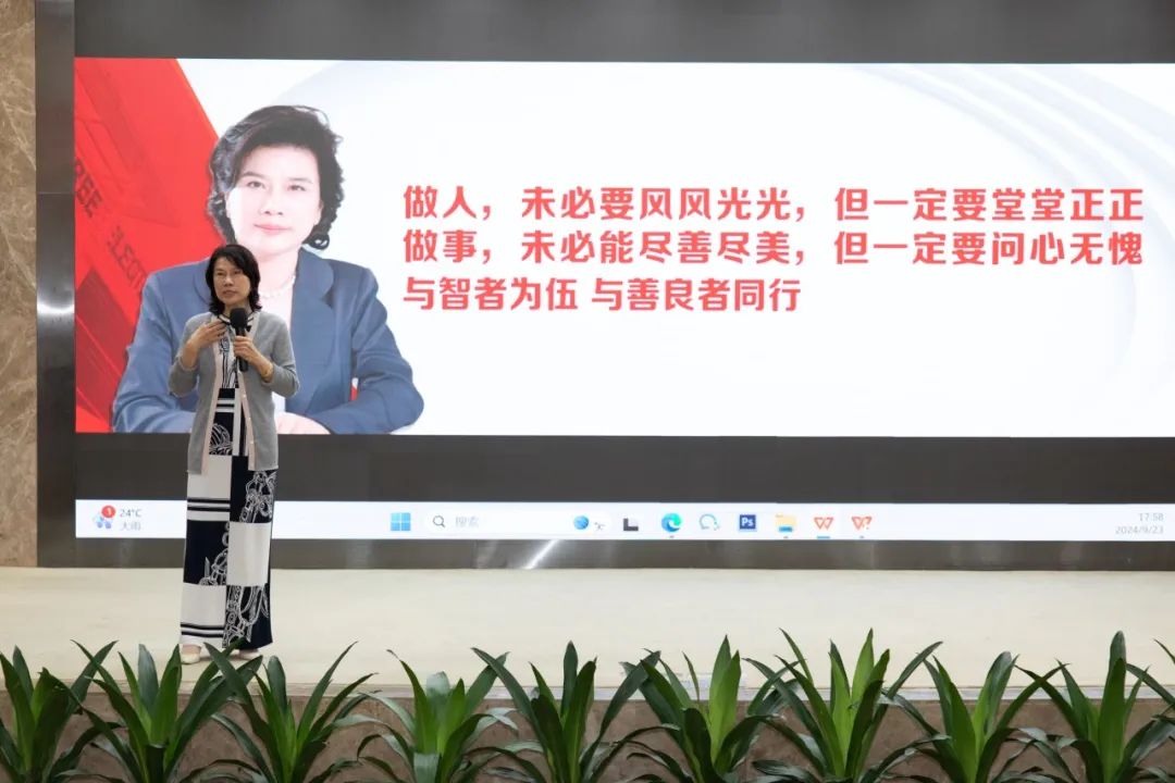 (图/格力电器董事长兼总裁董明珠发表演讲)