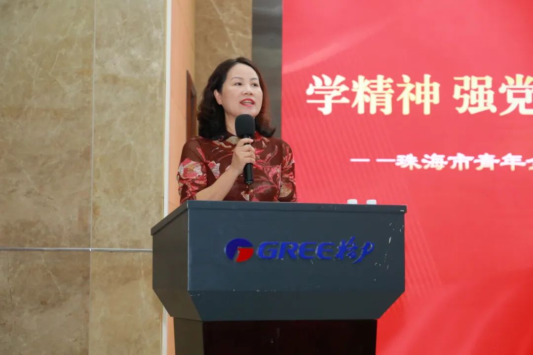 (图/珠海市工商联党组书记朱自琴作开班动员)
