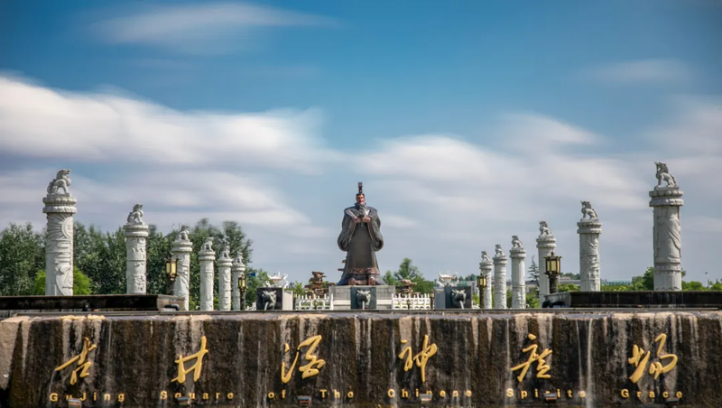 古井酒神广场的曹操塑像。 企业供图
