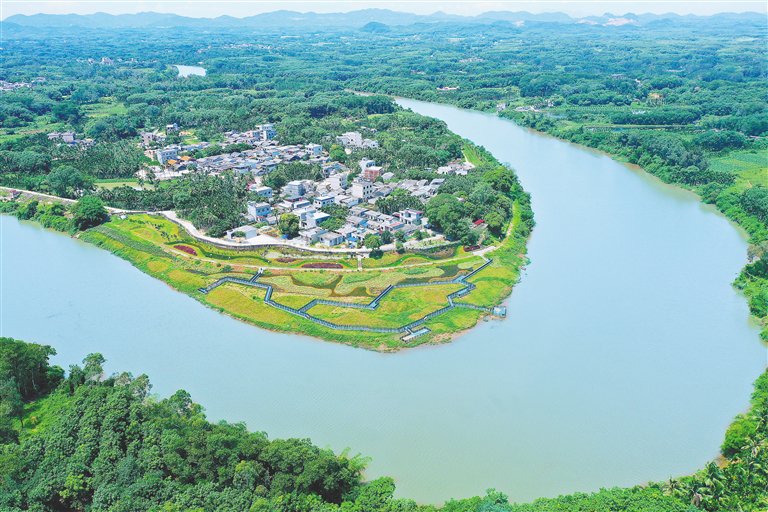 俯瞰海南省定安縣水系連通及水美鄉村建設試點縣項目的三灘映月景觀節點。通訊員 程守滿 攝