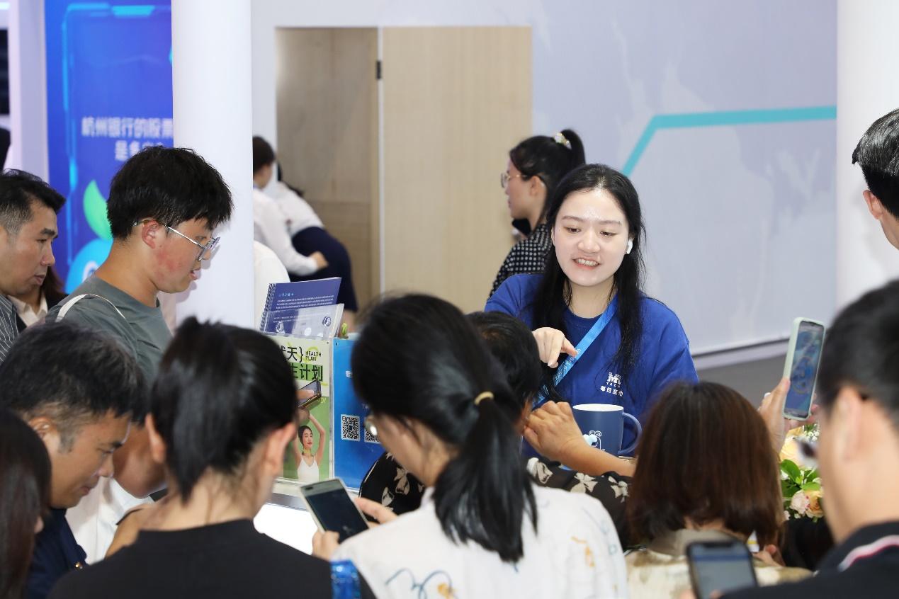 图:每日互动展位人气火爆