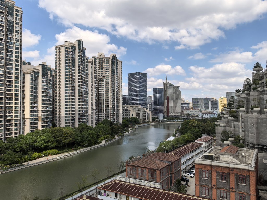 蘇州河自西向東，流經上海多個行政區。上海普陀區長壽街道 供圖