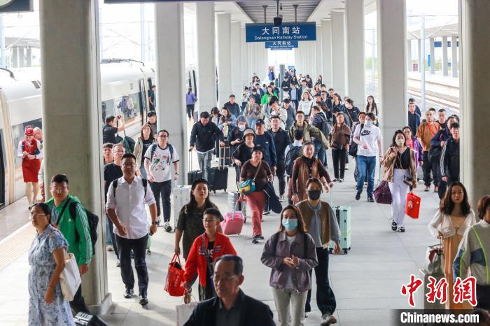 春节即将结束，你的行李箱里都装了哪些特产或美食？